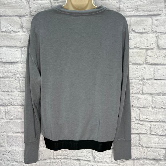 Nike Womens Pullover Long Sleeve Shirt Size M Gray Logo Hem Dri-Fit - Picture 3 of 6